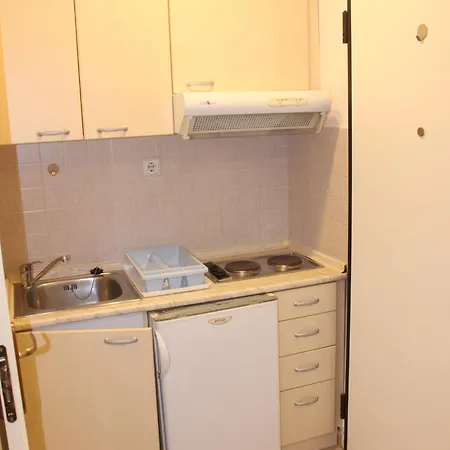 Sleeps 2 With Free Parking