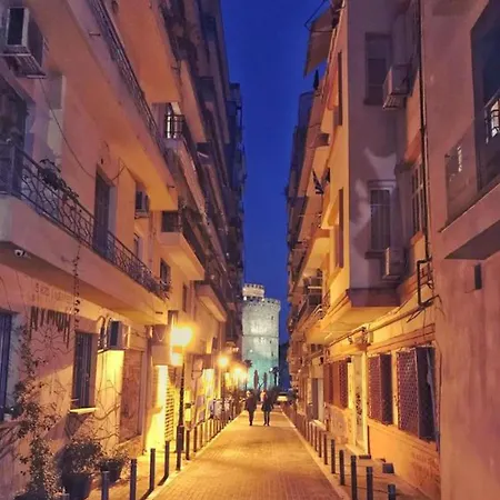 Sleeps 2 With Free Parking 塞萨洛尼基